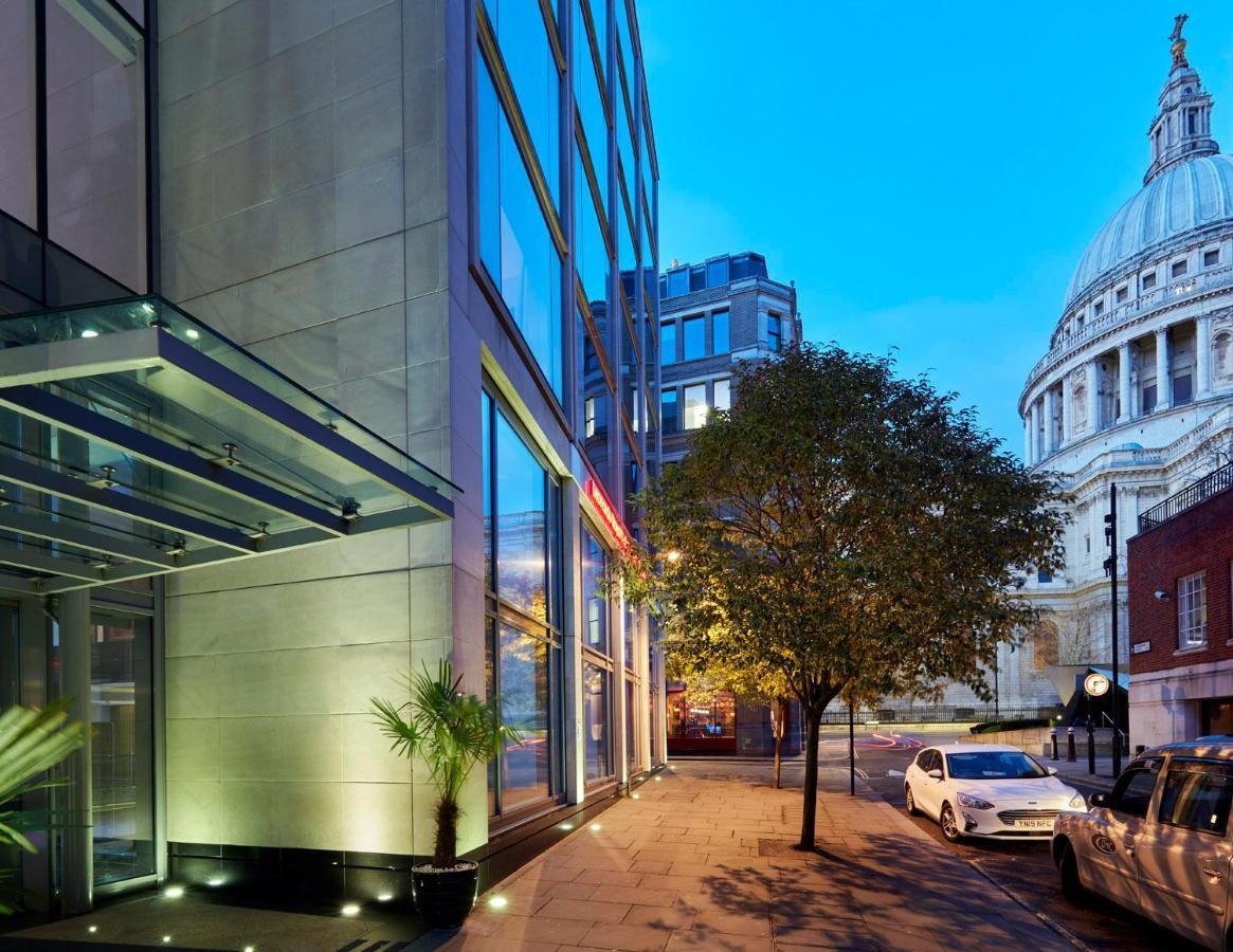 Leonardo Royal London St Paul'S Hotell Exteriör bild The building at night